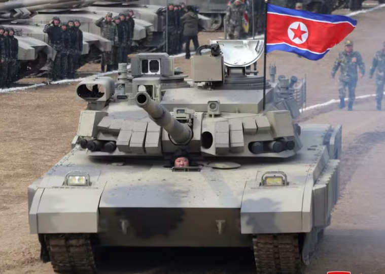 Kim Jong-un é fotografado dirigindo tanque de guerra da Coreia do Norte