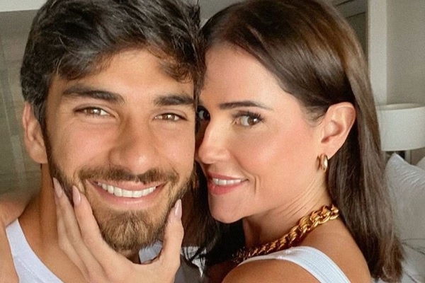 Deborah Secco confirma fim do casamento com Hugo Moura
