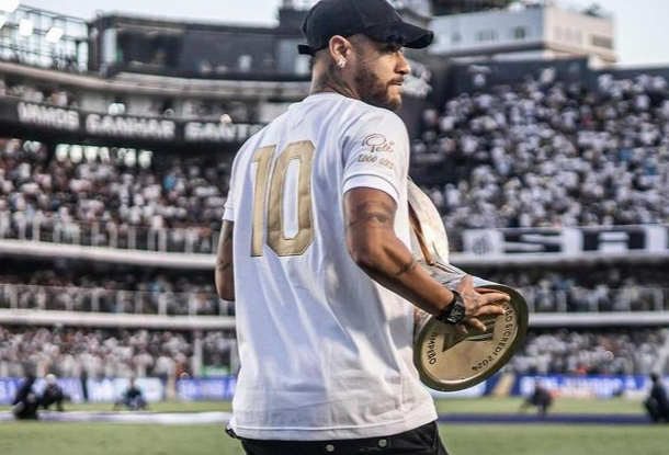 Neymar no Santos. Só em 2026, depois da Copa. Al Hilal vai pedir a prorrogação do contrato. Pelos dez meses...