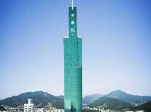 Luciano Hang anuncia construção do maior prédio do mundo