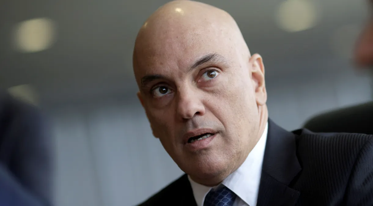 Moraes nega pedido para isentar X no Brasil de ordens judiciais