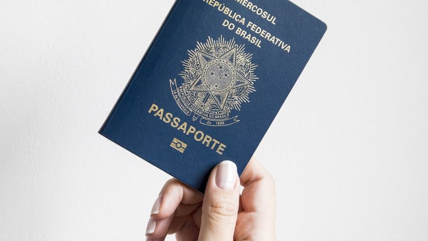 PF suspende agendamento para emissão de passaportes on-line
