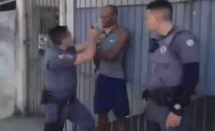 PM afasta policiais por disparo de spray de pimenta na cara de homem rendido e que ligou 190