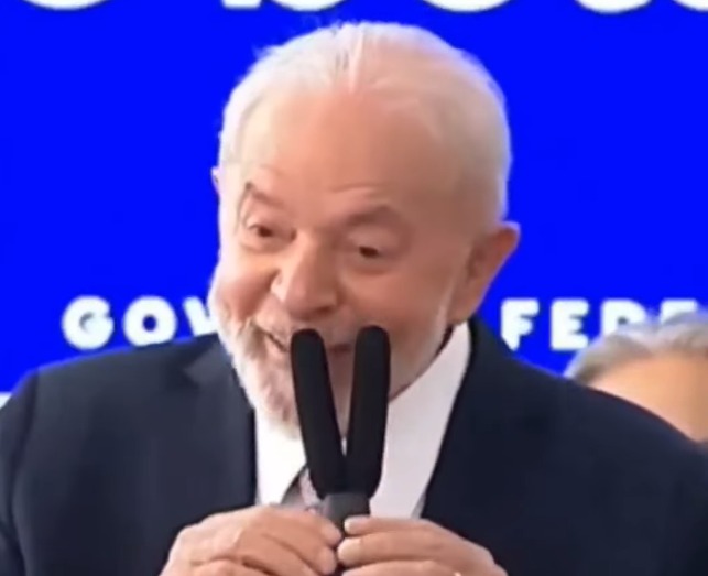 [VIDEO] Lula dá puxão de orelha em ministros: "Tem que parar de ler livros e conversar"