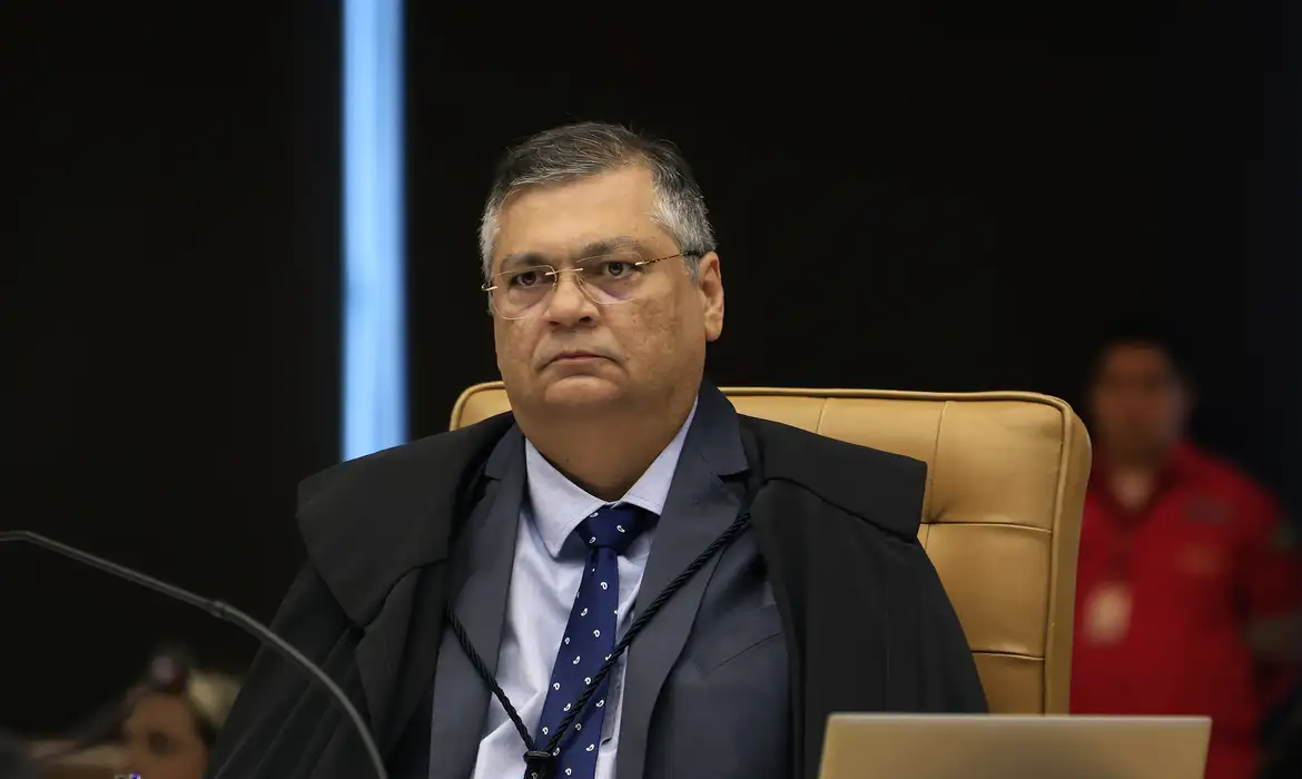 Flavio Dino mantém multa eleitoral de R$ 70 mil a ex-presidente Bolsonaro 
