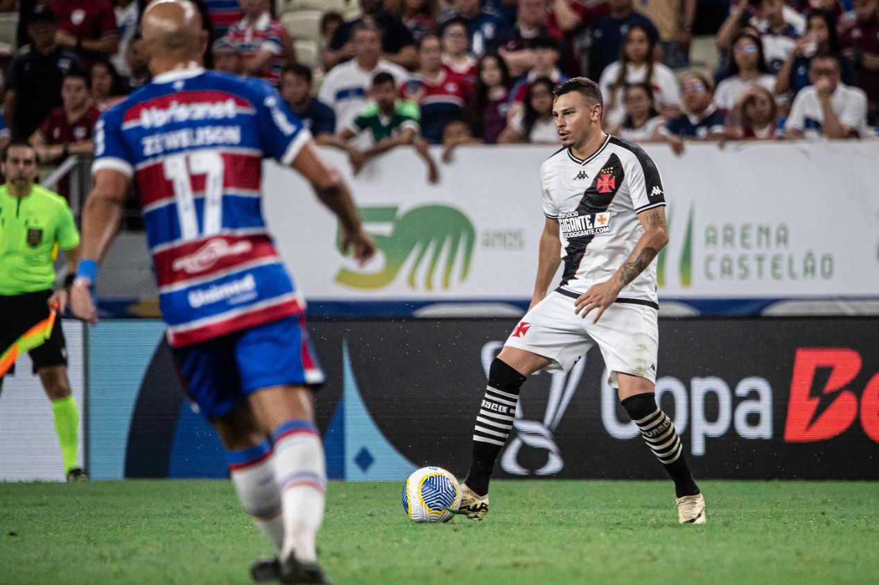 Zagueiro do Vasco se revolta ao não ser nem relacionado para jogo contra Fortaleza