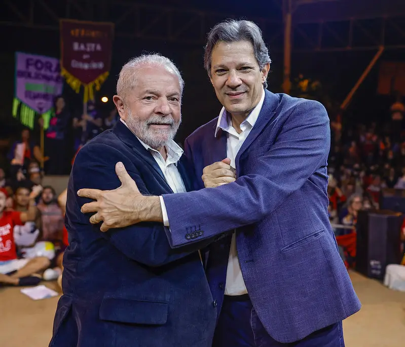 “Tendência é vetar”, diz Lula sobre taxação de compras internacionais