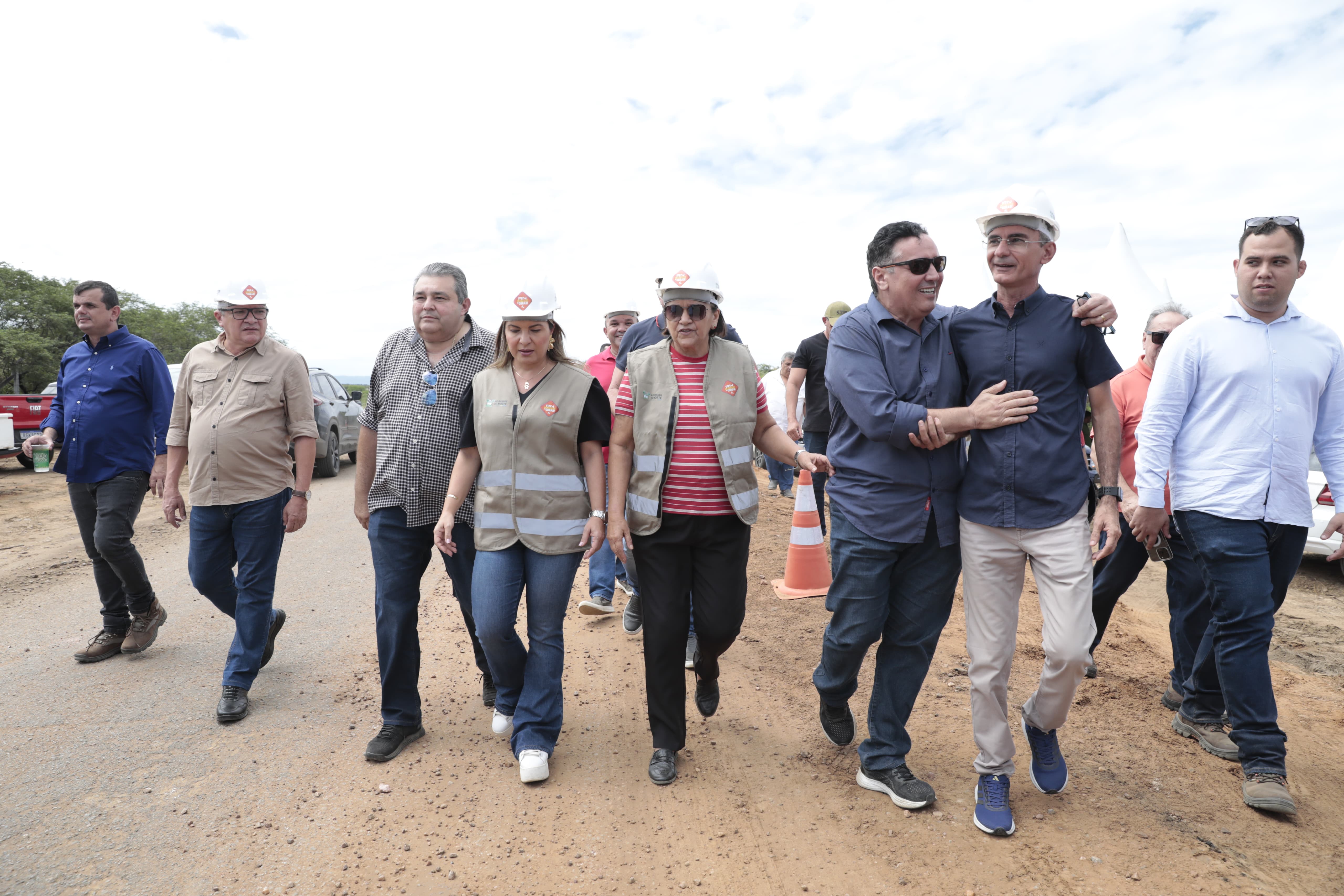  Governadora inspeciona obras em rodovia e visita instalações do IERN no Seridó