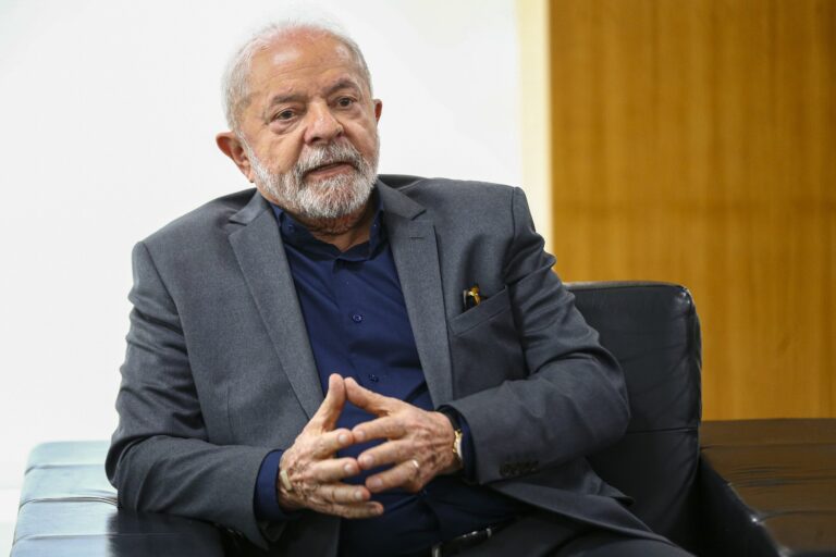 Lula admite que Brasil poderá importar arroz e feijão por conta das enchentes no Rio Grande do Sul