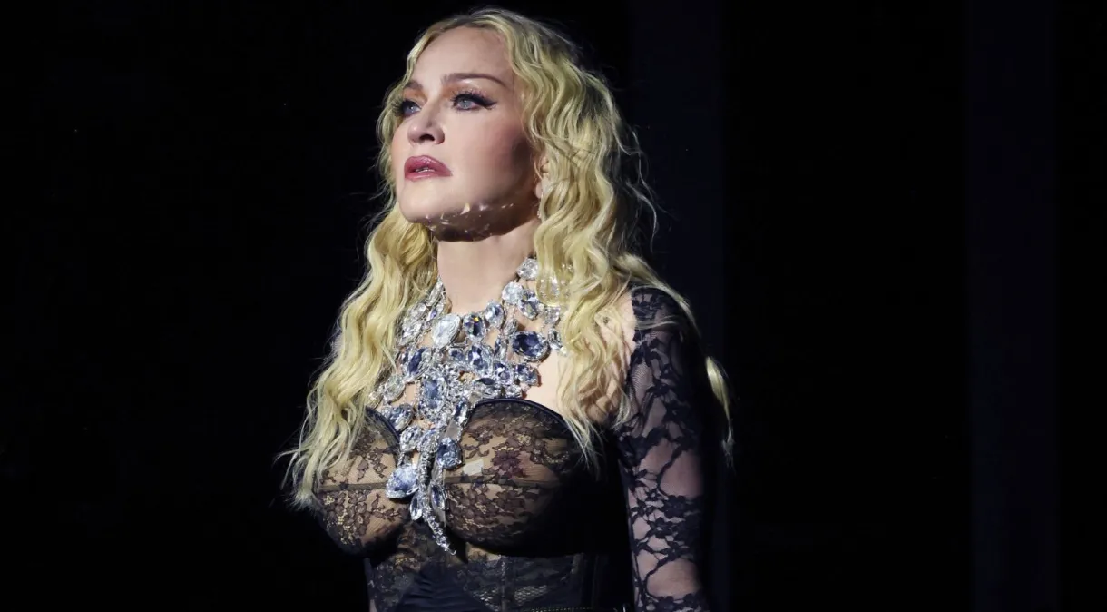 PM apreende mais de 160 armas brancas durante show de Madonna e leva mais de 30 para a delegacia