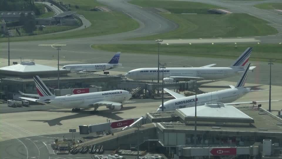 Polícia francesa prende homem com explosivos perto do aeroporto de Paris