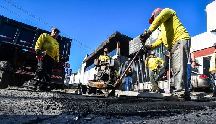 Operação tapa buracos: Avenida Itapetinga recebe serviços nesta quarta-feira