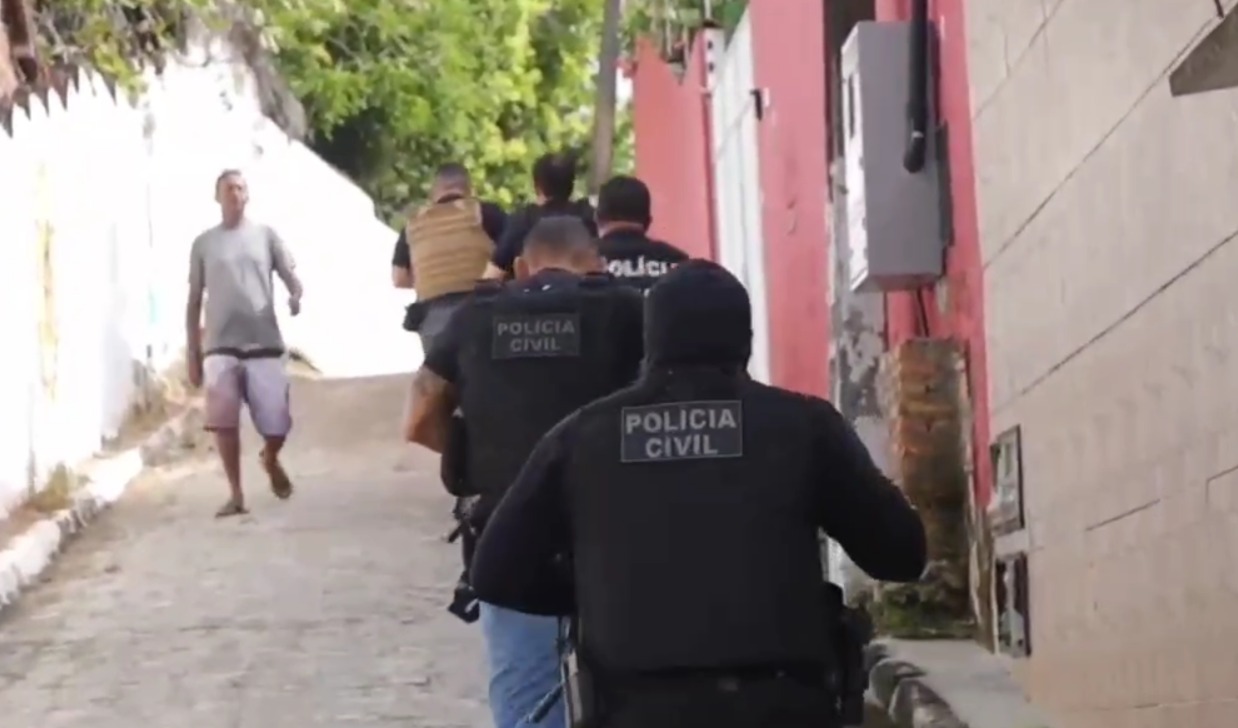 [VIDEO] Traficantes de Pipa e Tibau do Sul monitoravam policiais espalhando câmeras pela cidade