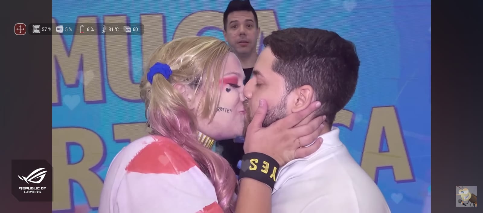 [VIDEO] Viralizou: Fardado, servidor do Itep ganha diária para beijar 'vilã' em canal do Youtube