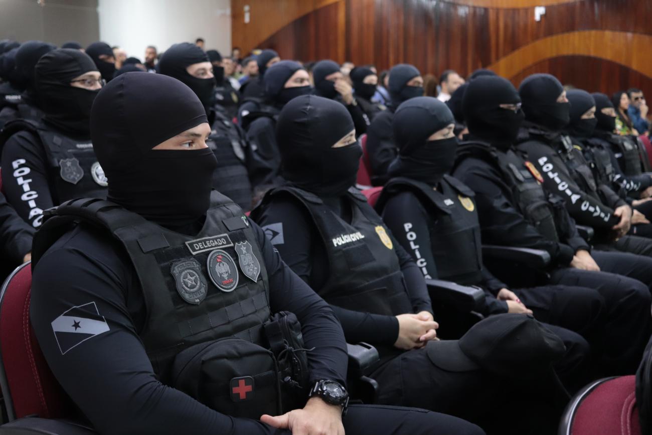 Homem é preso por posse ilegal de arma de fogo e drogas são apreendidas em Extremoz