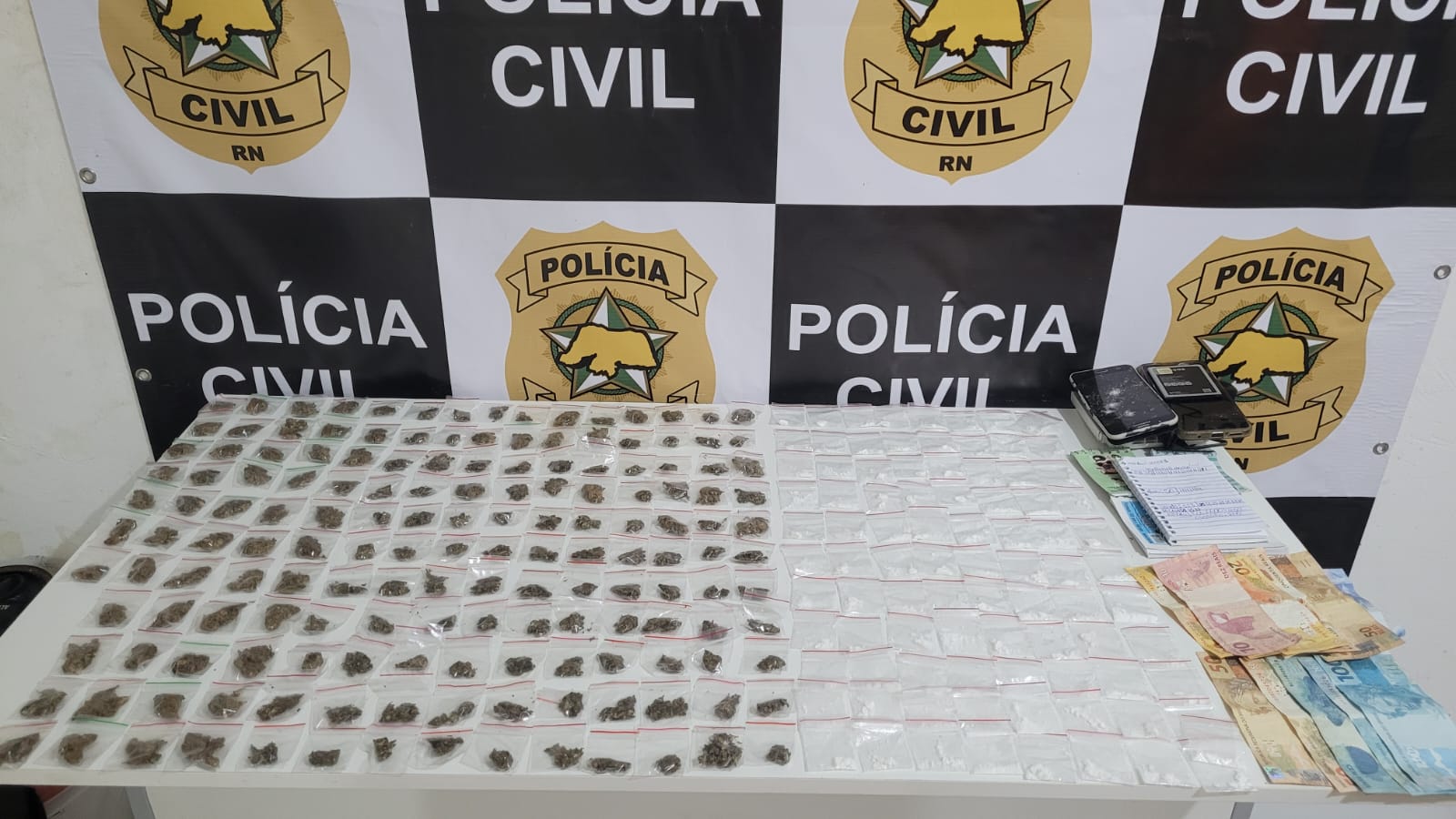 Jovem é preso após sair de Natal rumo Pipa para auxiliar em boca de fumo