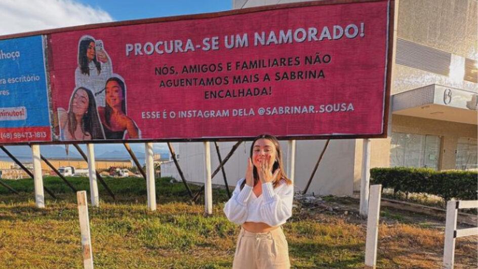 “Procura-se um namorado”: família de jovem faz outdoor com apelo