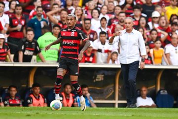 Flamengo vence clássico com penalidade fantasma