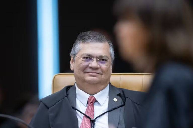 Mesmo impedido de votar, Dino influenciou decisão do STF sobre descriminalização do porte de maconha