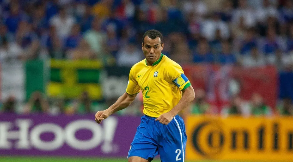 Cafu critica ida de brasileiros à Premier League: “Menos chances de vencer a Copa”