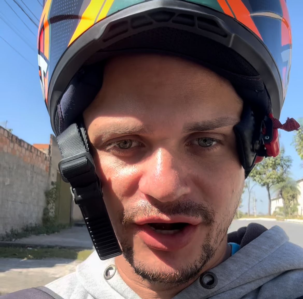 [VÍDEO] Motoboy conta experiência inusitada com passageira e diverte a internet