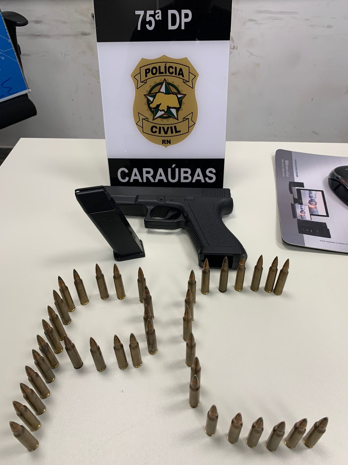 Homem é preso suspeito de violência doméstica e posse irregular de arma de fogo em Caraúbas