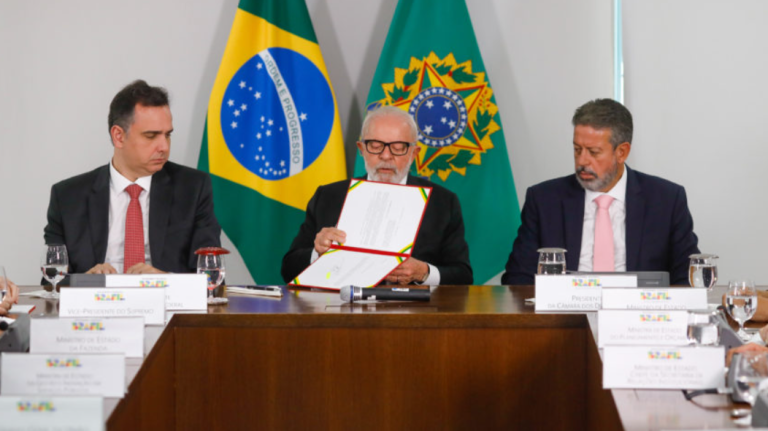 Governo Lula paga R$ 4,2 bilhões em emendas Pix em 1 dia