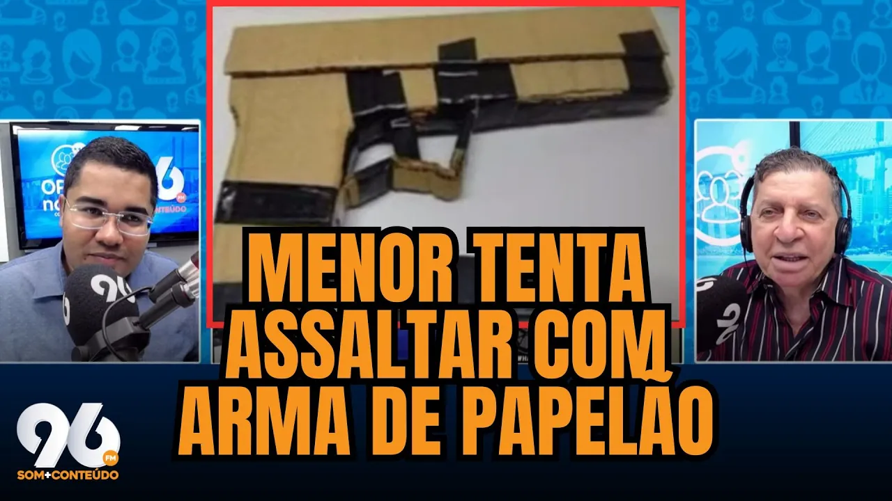 [VIDEO] Bandidos tentam fazer assalto com arma de papelão e se dão mal