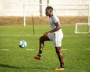 Blade passa por cirurgia