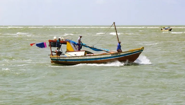 Federação de Pescadores pede acesso a processo da engorda da praia de Ponta Negra