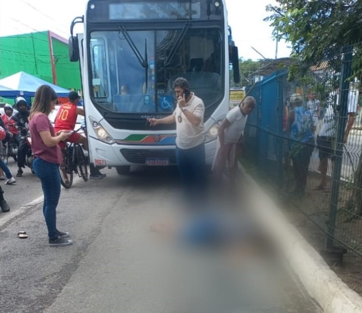 Tragédia: Mulher morre atropelada por ônibus enquanto atravessava a avenida Nevaldo Rocha