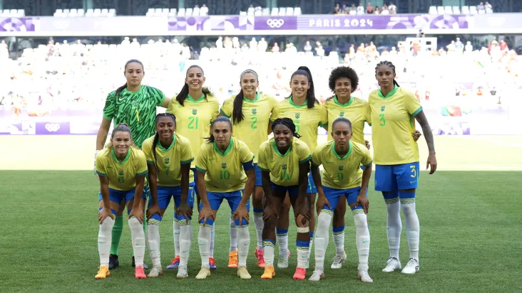 Brasil perde para Espanha com expulsão de Marta e aguarda definição por vaga