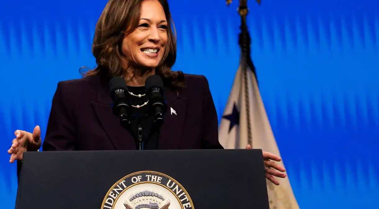 Kamala Harris consegue número suficiente de votos de delegados para oficializar candidatura