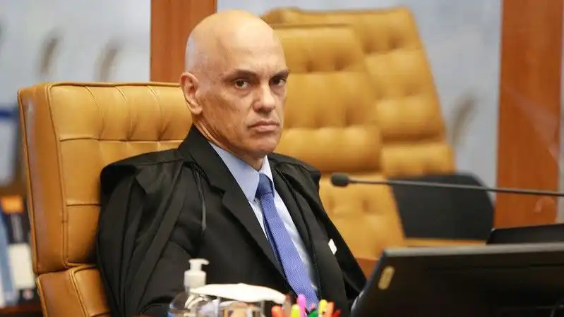 Veja as mensagens divulgadas pela Folha de SP que podem comprometer Alexandre de Moraes