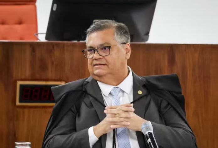 Dino suspende execução de emendas impositivas até que Congresso crie regras de transparência