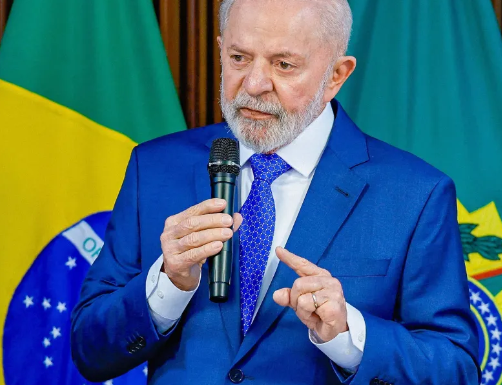 Lula defende usar Telebras para desenvolver inteligência artificial sem depender de outros países