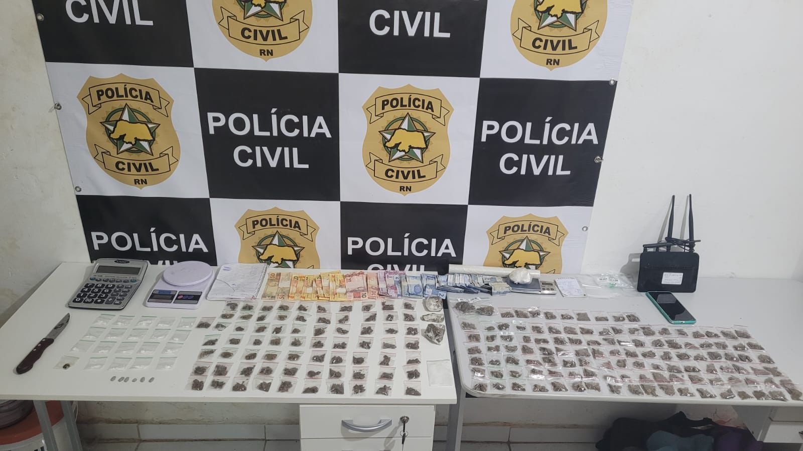 “Operação Liberdade”: Polícia Civil fecha mais uma "boca de fumo" e prende três suspeitos por tráfico de drogas, na praia...