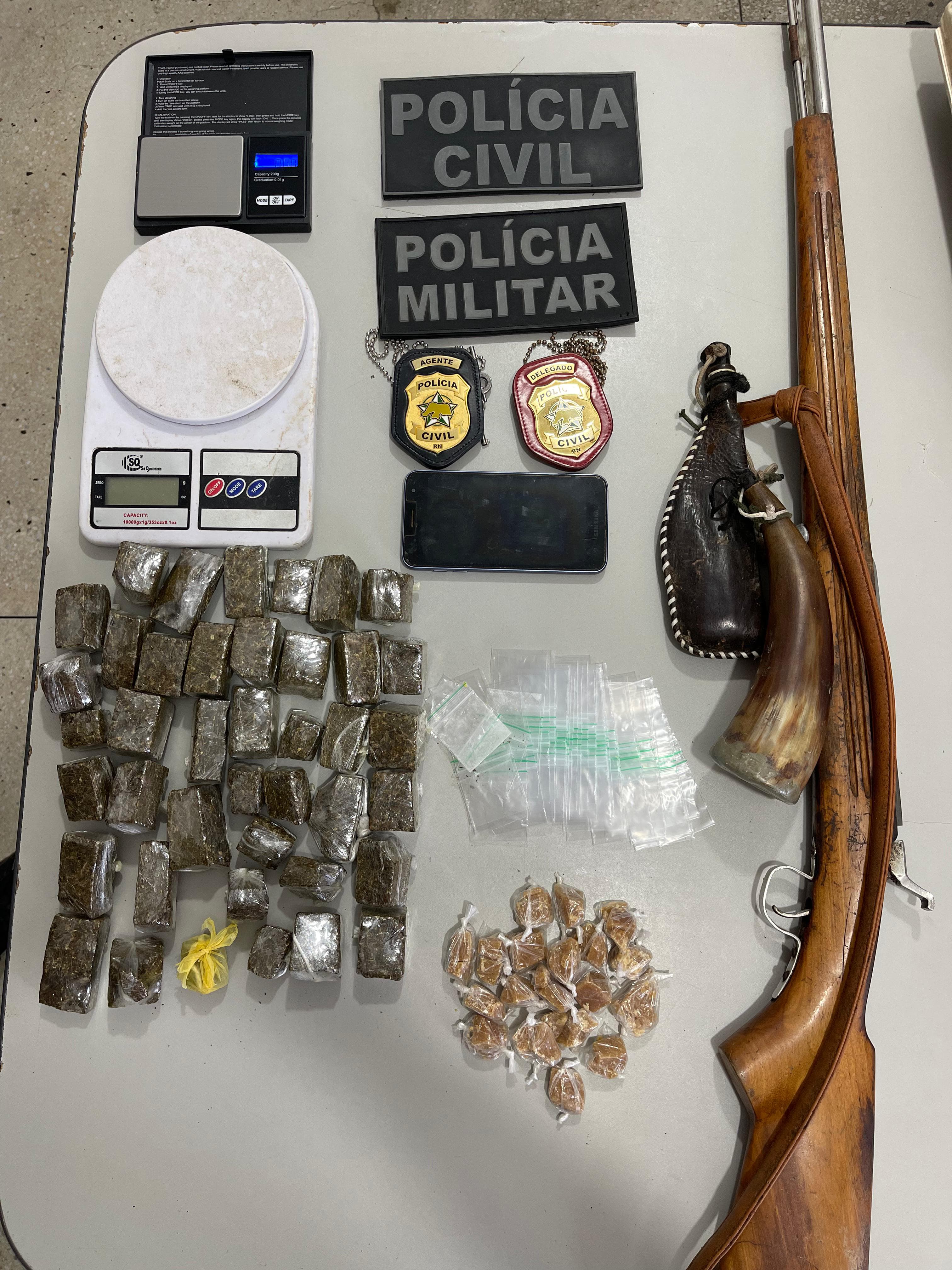 Suspeita de tráfico de drogas é presa em Santa Cruz