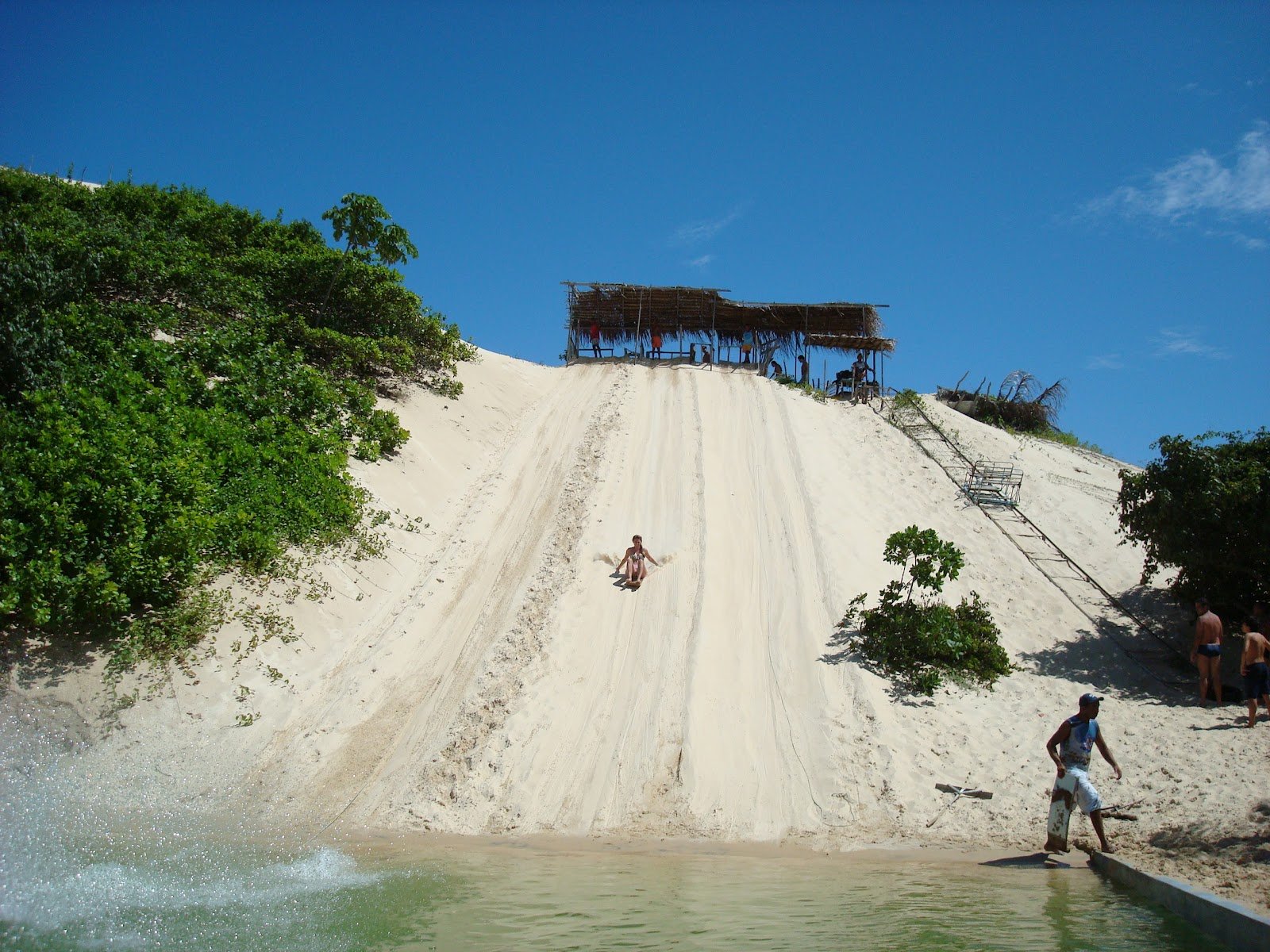 Justiça suspende "esquibunda" na Lagoa de Jacumã, atração turística conhecida internacionalmente