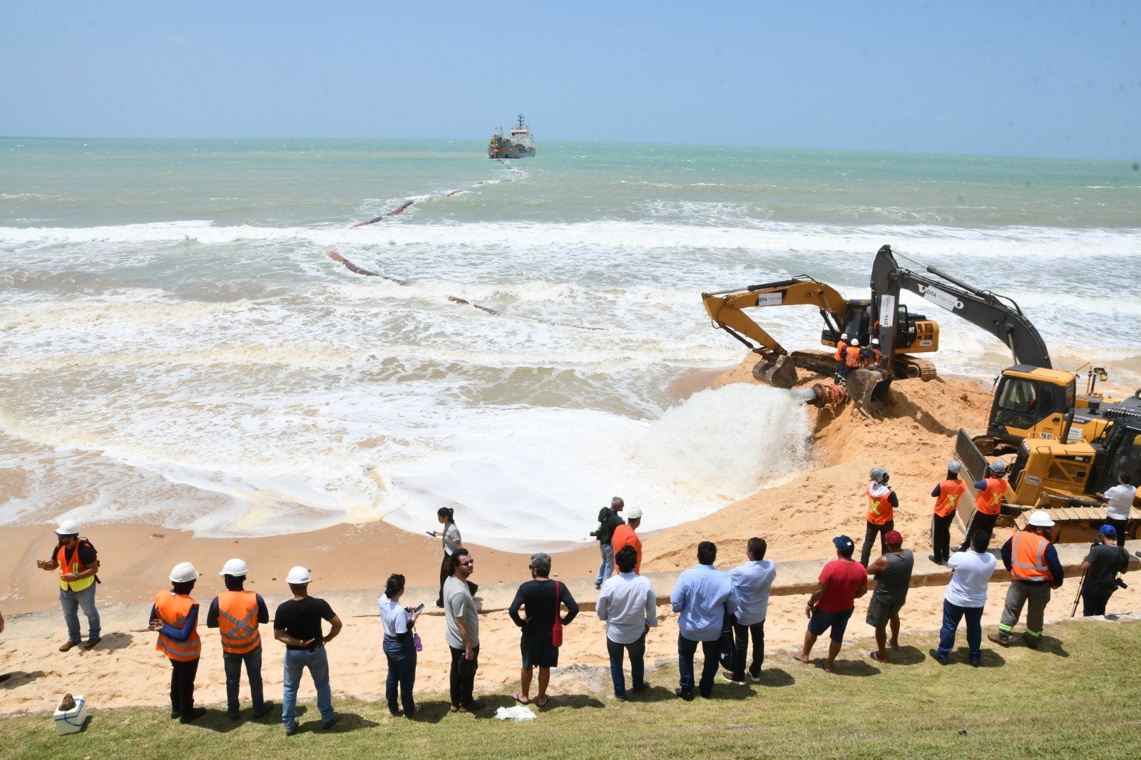 Engorda de Ponta Negra: Prefeitura já procura nova jazida de areia para obra e nega atraso na conclusão