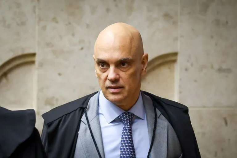 Além de impeachment, oposição fala em apreender e acessar telefone de Moraes em documento