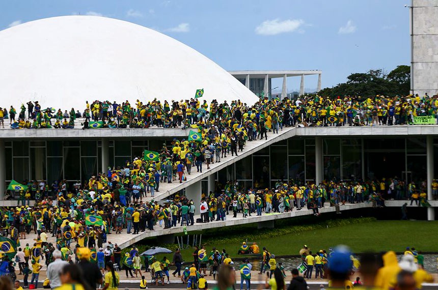 Relator apresenta parecer favorável à anistia para envolvidos nos atos de 8 de janeiro