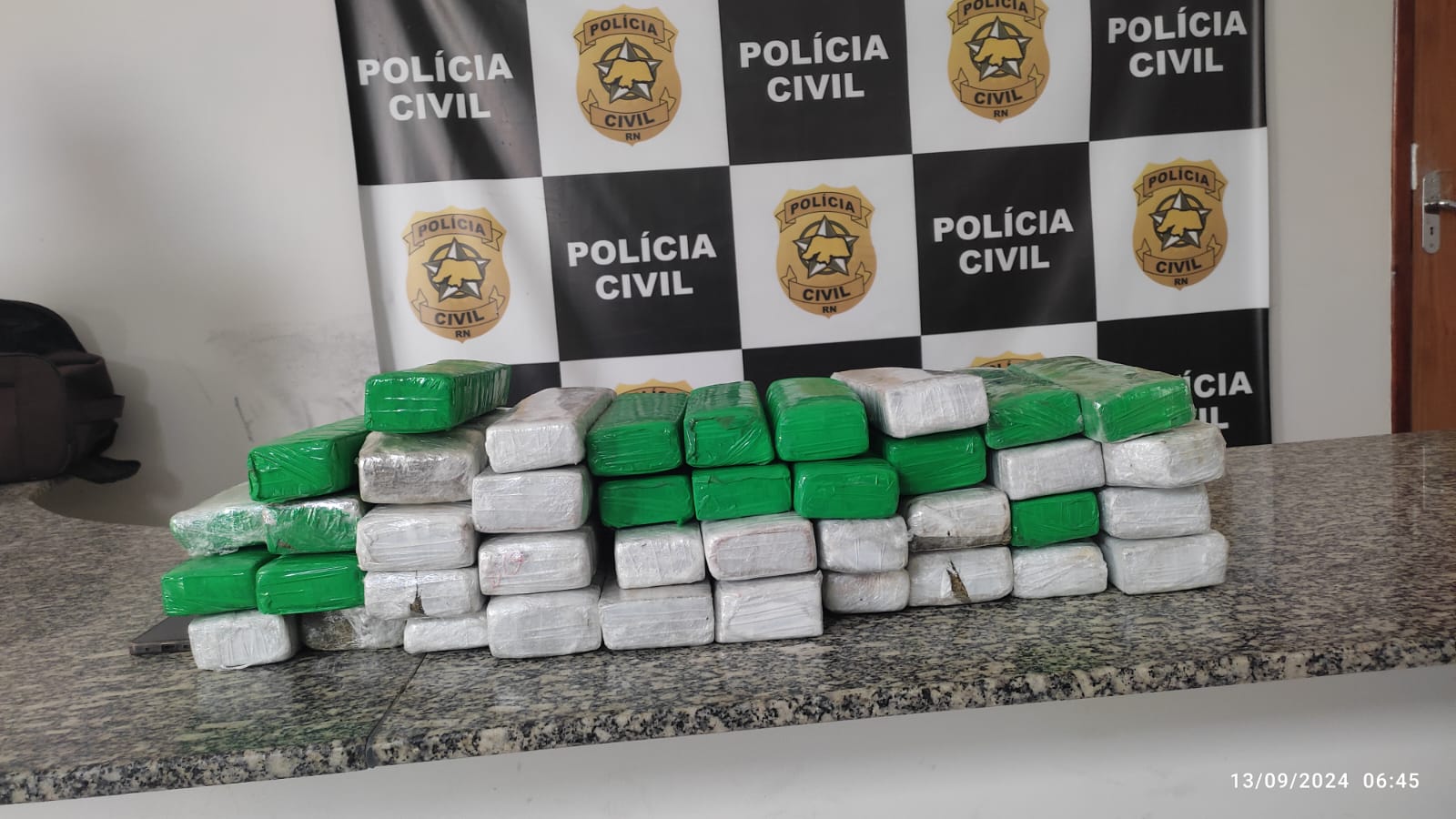 38 tabletes de maconha são apreendidos com uma jovem em Pau dos Ferros