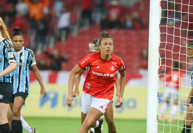 Atacante Priscila é vendida para o América do México no maior negócio da história do futebol feminino no Brasil