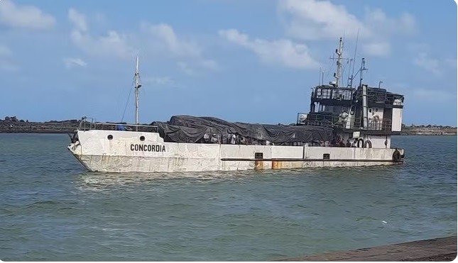 Tripulantes estão desaparecidos após navio afundar a caminho de Noronha 