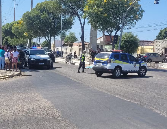 Vendedora de doces morre ao ser atropelada por caminhão em semáforo de Mossoró