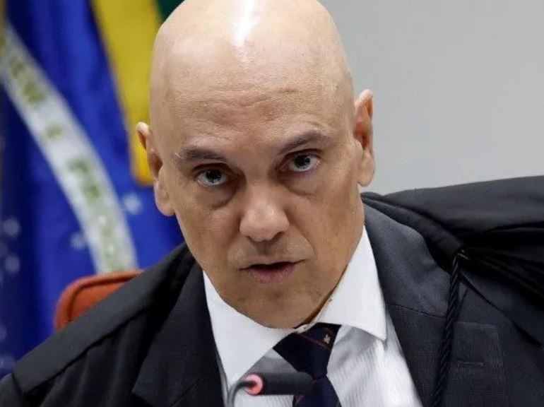 Moraes intima advogados a comprovarem representação do X no Brasil