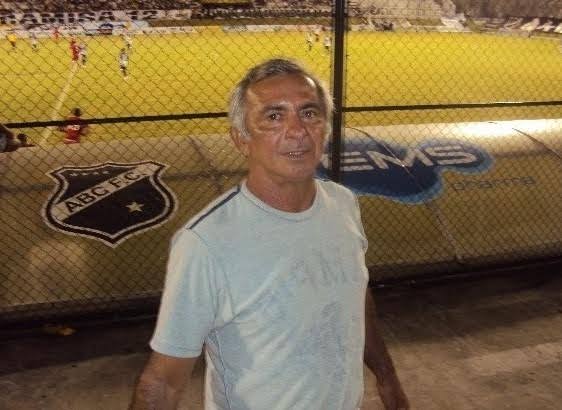 Morre Reinaldo, campeão mundial pelo Flamengo e lenda do futebol potiguar