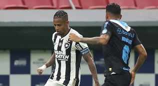 Botafogo tem gol anulado, empata com o Grêmio e reassume liderança do Brasileiro