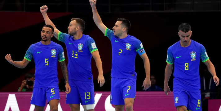 Brasil vence Ucrânia com show de Dyego e vai à final da Copa do Mundo de Futsal